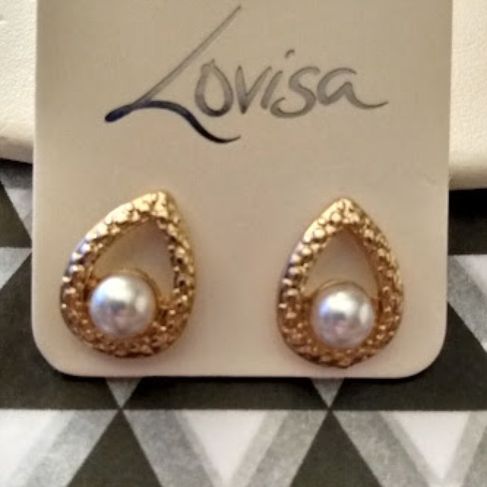 LOVISA Elegant Gold/Pearl Textured Teardrop Stud Earrings**NEW!